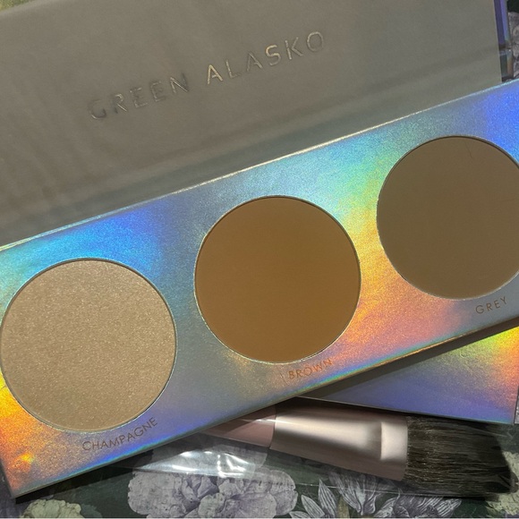 3 Color Contouring Powder Palette in Galaxy. New Never Worn Green Alasko - Picture 9 of 12